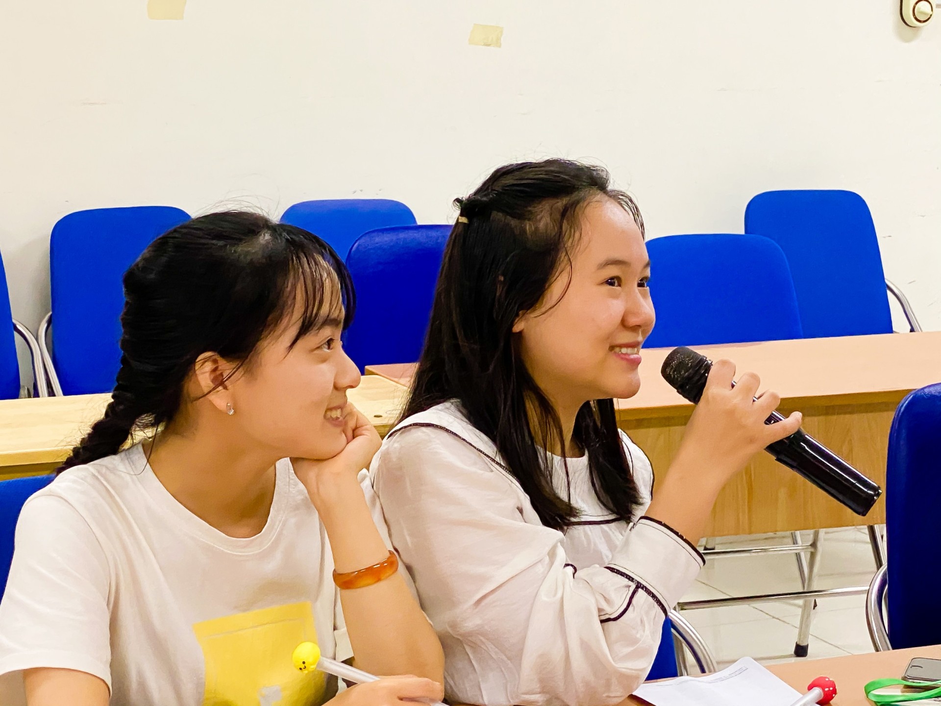 Students questioning the speakers