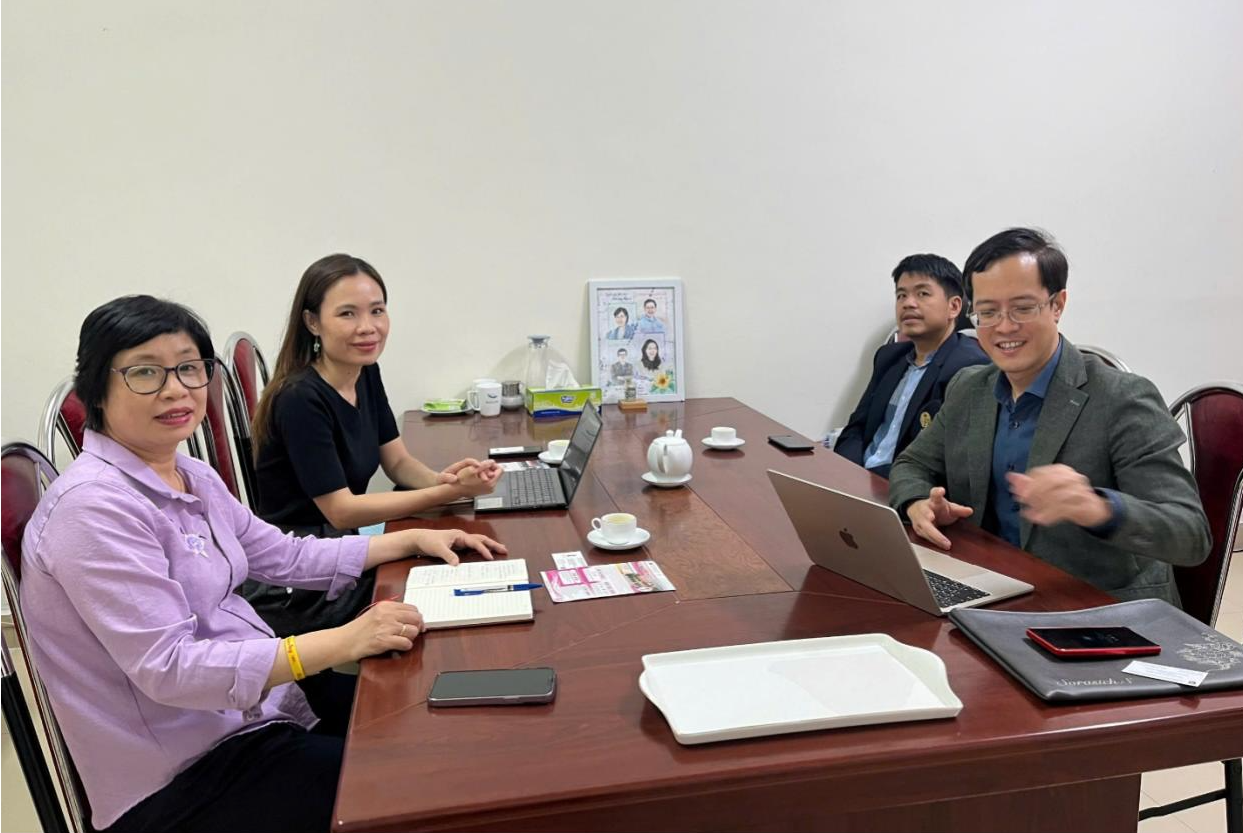 Đại diện khoa Quốc tế học, ĐHKHXHNV và khoa Khoa học Chính trị, ĐH Chulalongkorn